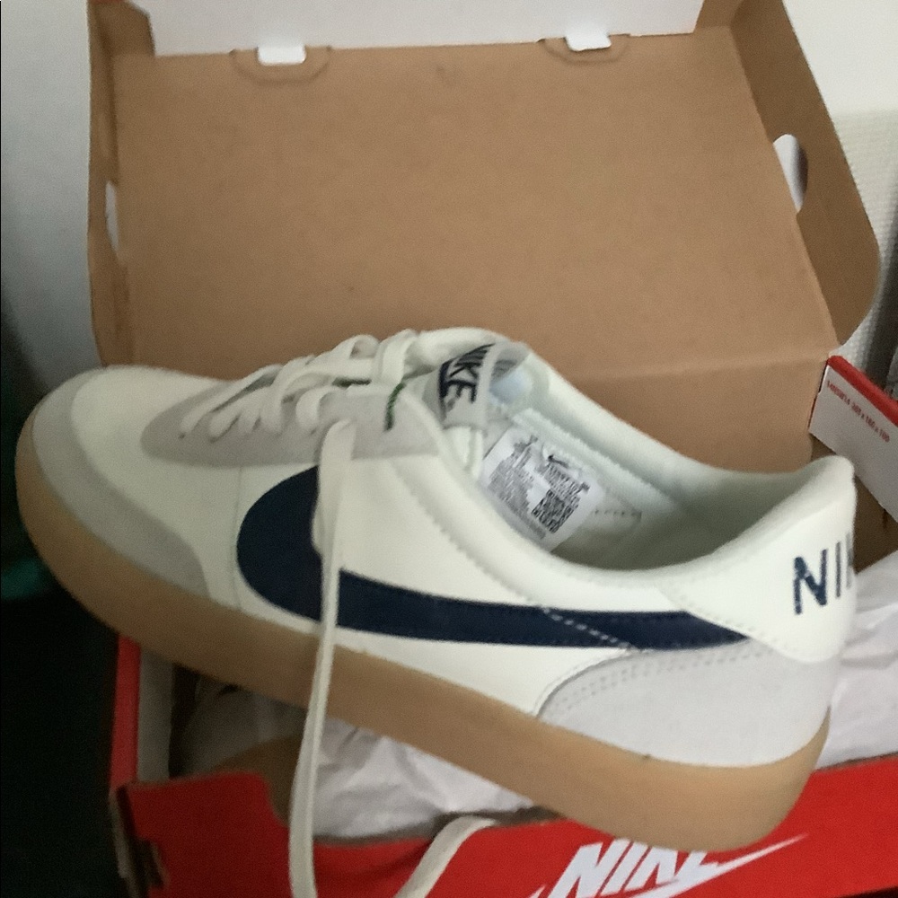 Nike Killshot Leather - Size 7 (Men’s) equivalent to a Women’s size 9